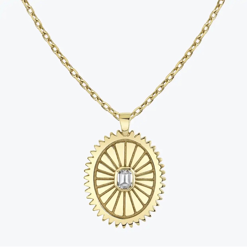 Vrai Inner Light Diamond Medallion Necklace 14k Yellow Gold